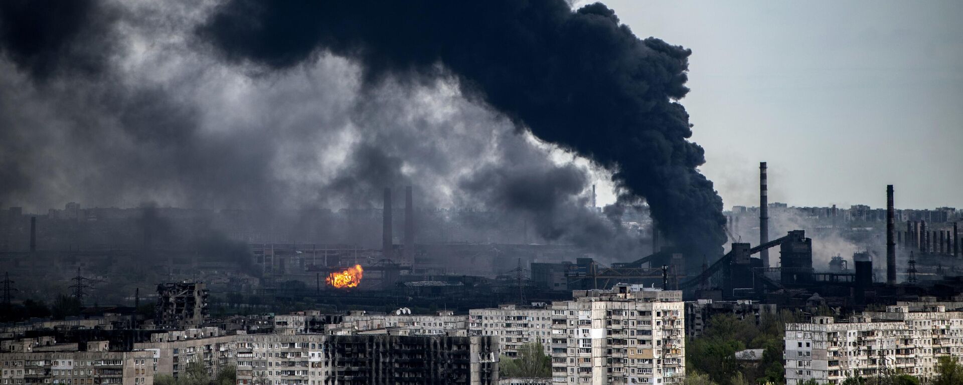 قصف القوات المسلحة الأوكرانية لمباني على أراضي مصنع المعادن آزوفستال في ماريوبول، أوكرانيا 2 مايو 2022 - سبوتنيك عربي, 1920, 11.07.2023