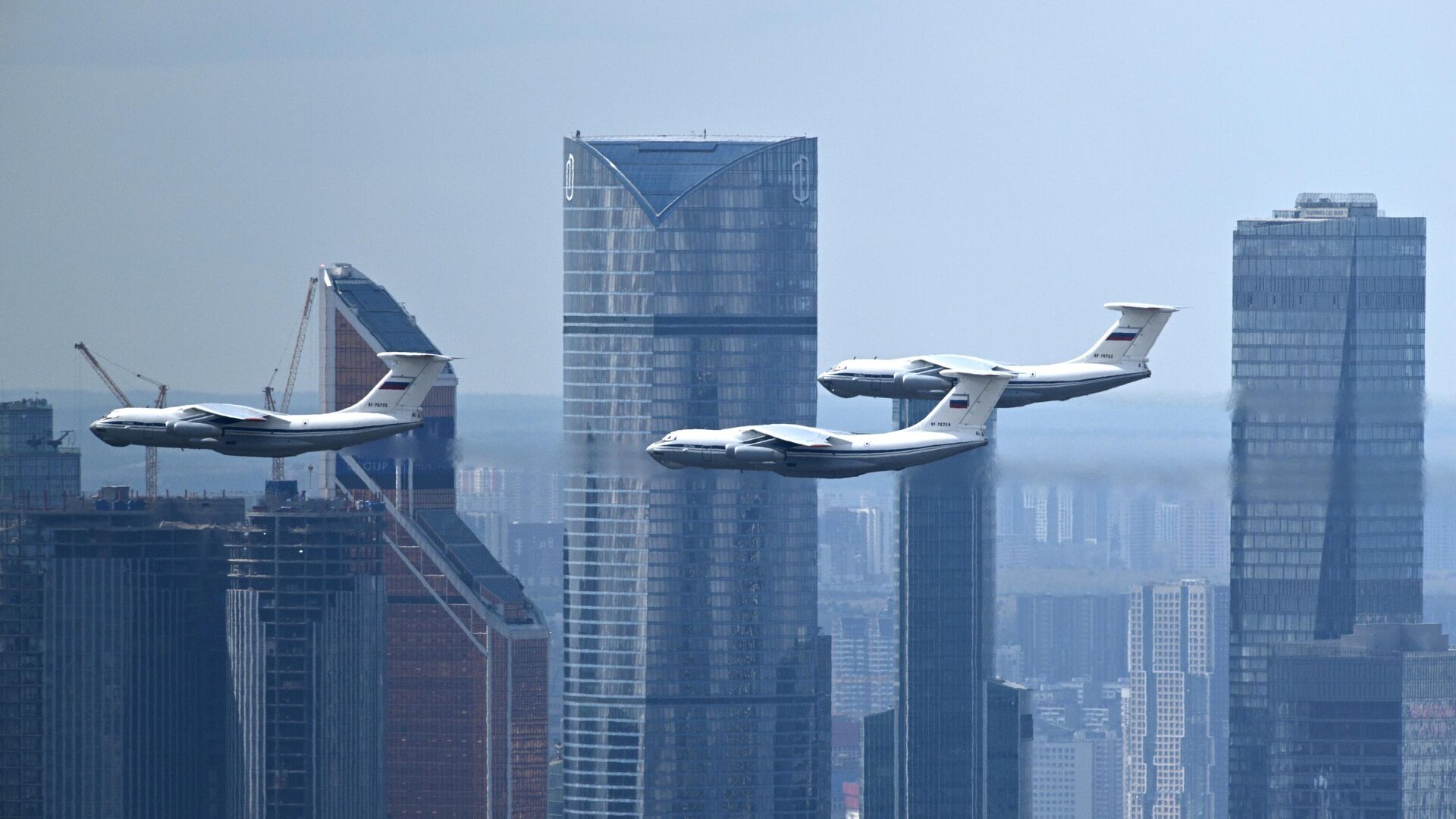 طائرات النقل الثقيل إيل-76 إم دي في بروفة الجزء الجوي من العرض بمناسبة الذكرى الـ 77 للنصر في الحرب الوطنية العظمى، 4 مايو 2022 - سبوتنيك عربي, 1920, 28.11.2022