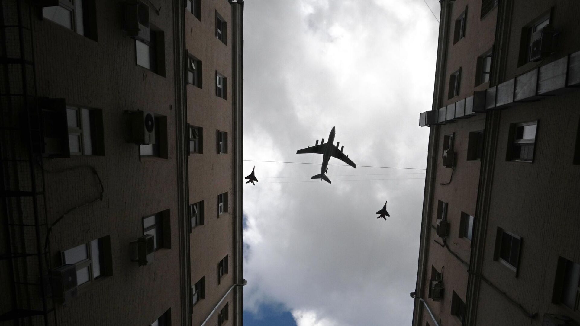 طائرة التزود بالوقود إيل-78 ومقاتلة متعددة المهام ميغ-29 في بروفة الجزء الجوي من العرض بمناسبة الذكرى الـ 77 للنصر في الحرب الوطنية العظمى، 4 مايو 2022 - سبوتنيك عربي, 1920, 13.03.2026