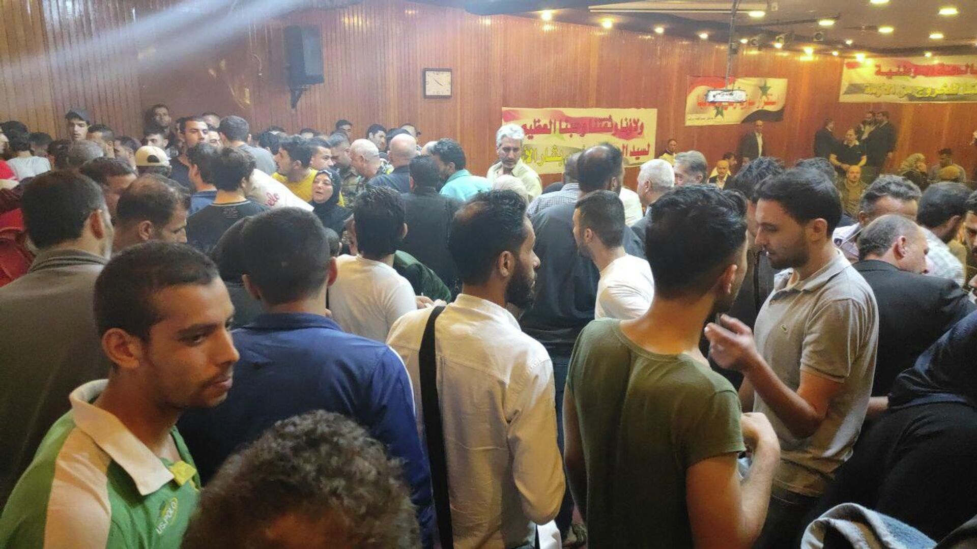 الإفراج عن عشرات الموقوفين بدرعا تنفيذا لمرسوم العفو الرئاسي عن جرائم الإرهاب الإفراج عن عشرات الموقوفين بدرعا تنفيذا لمرسوم العفو الرئاسي عن جرائم الإرهاب - سبوتنيك عربي, 1920, 05.05.2022