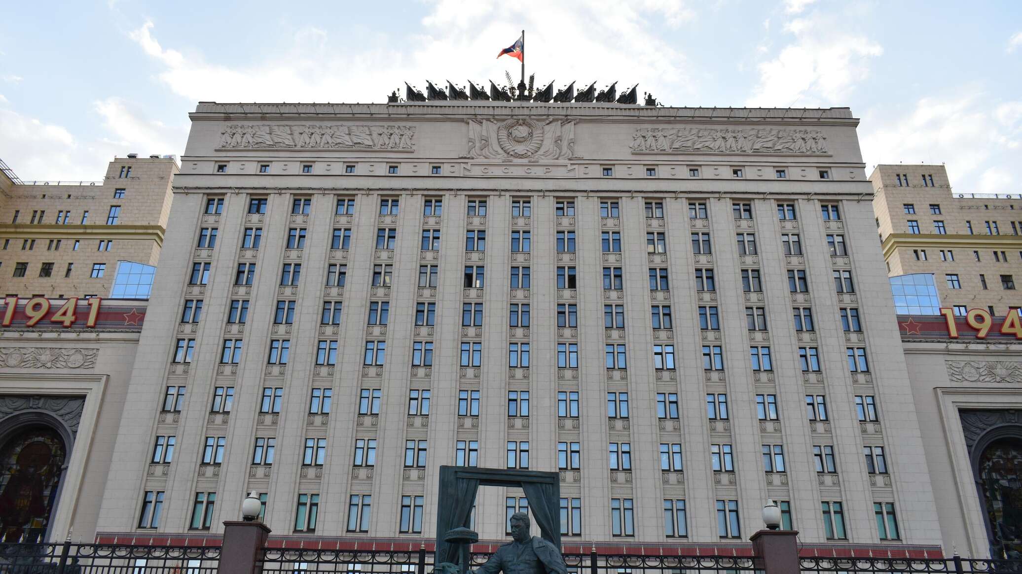 إعادة 300 أسير عسكري من أوكرانيا ـ وزارة الدفاع الروسية