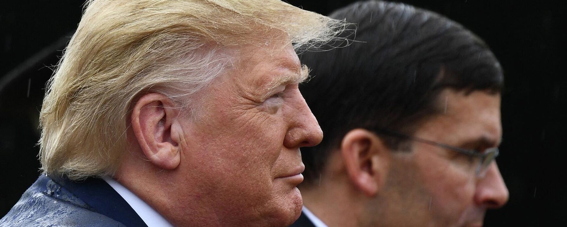 الرئيس الأمريكي السابق، دونالد ترامب، ووزير دفاعه، مارك إسبر - سبوتنيك عربي, 1920, 09.05.2022