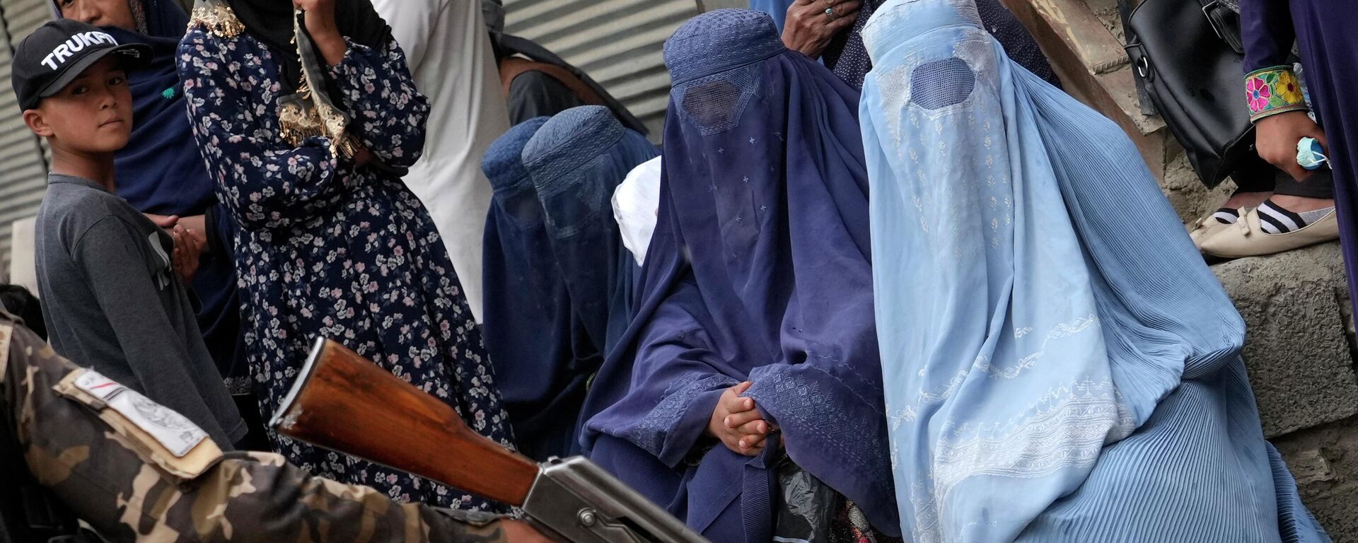 طالبان تفرض قيود جديدة على نساء أفغانستان، فرض ارتداء البرقة الزرقاء في الأماكن العامة - سبوتنيك عربي, 1920, 08.07.2022