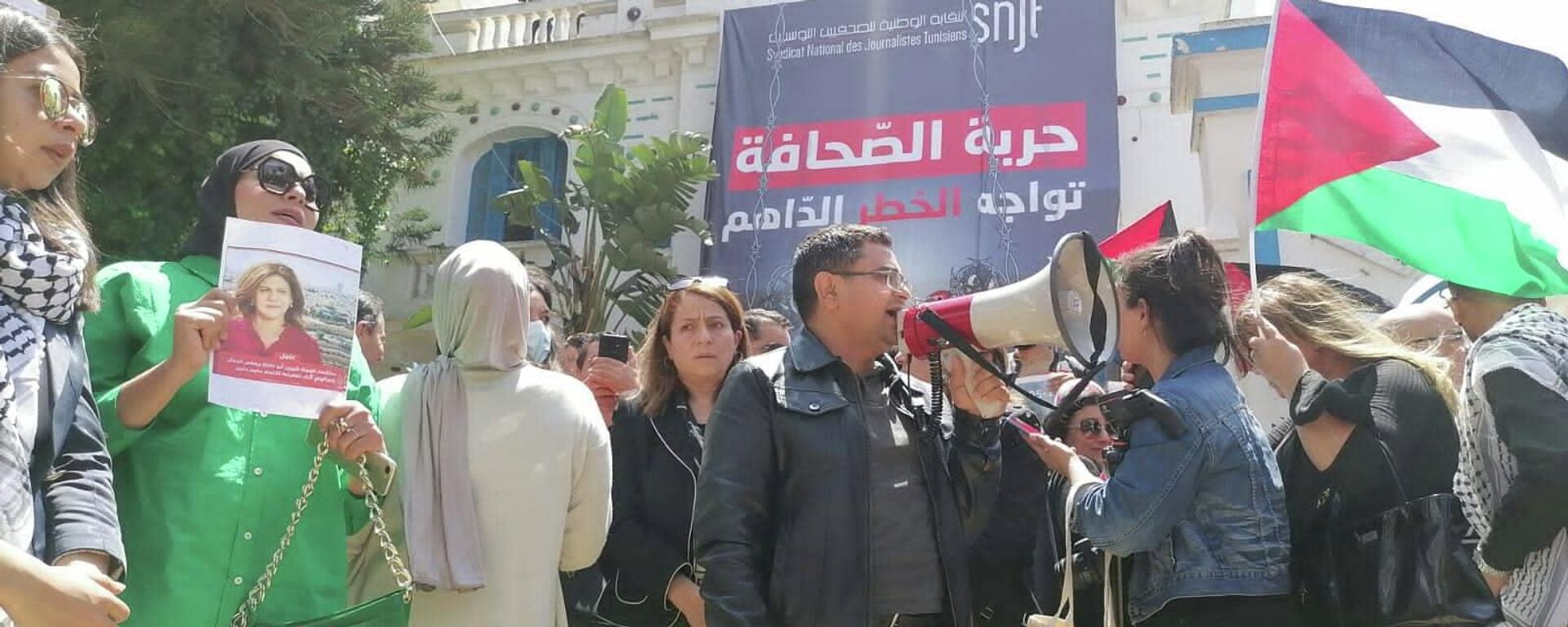 نقابة الصحفيين التونسيين تنظم وقفة تضامنية تنديدا بمقتل شيرين أبو عاقلة - سبوتنيك عربي, 1920, 23.04.2026