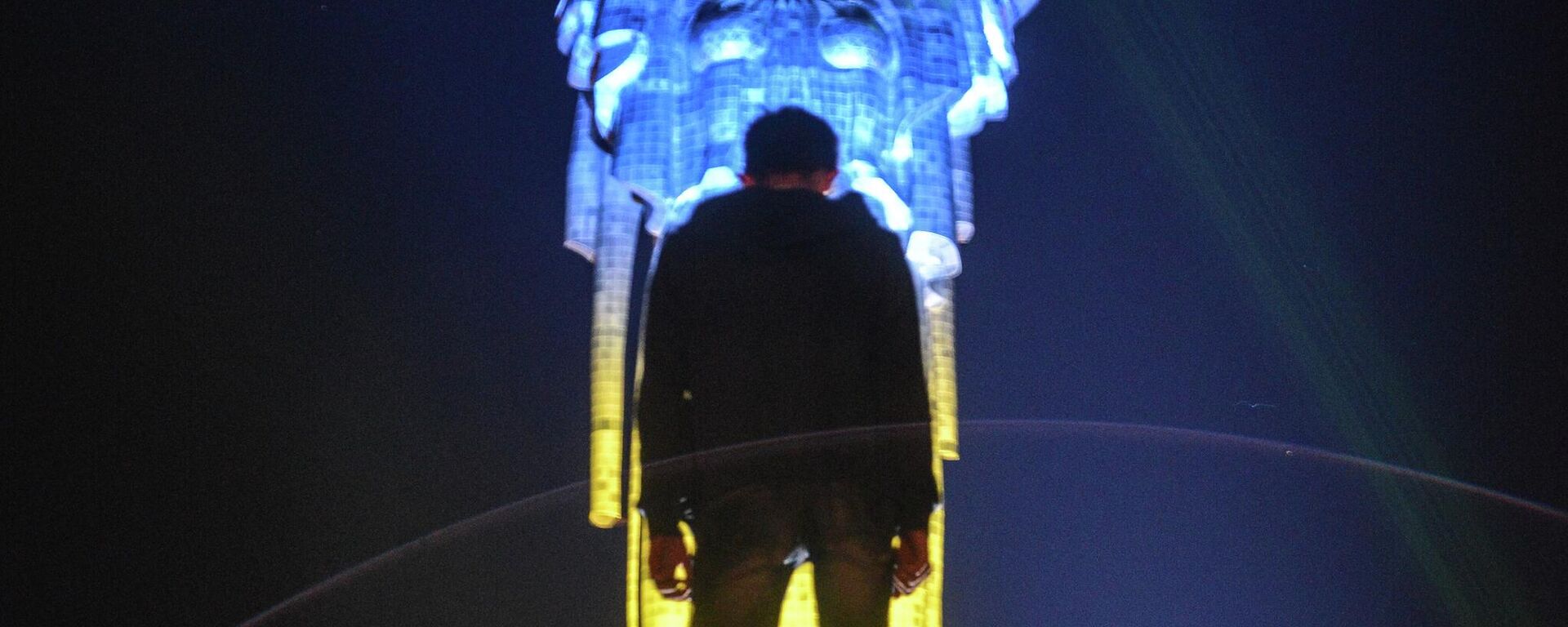 النصب التذكاري الوطن الأم في كييف على الضفة اليمنى العليا لنهر دنيبر، 28 أبريل 2014 - سبوتنيك عربي, 1920, 24.02.2026