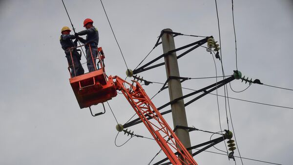عمليات سير العمل في إعادة الكهرباء إلى ماريوبول - سبوتنيك عربي