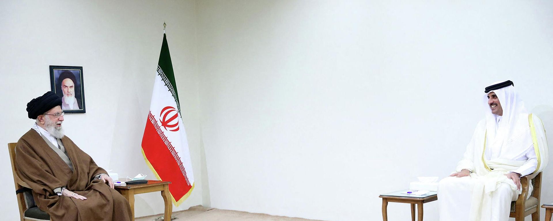 المرشد الأعلى الإيراني، آية الله يلتقي مع أمير قطر، الشيخ تميم بن حمد آل ثاني في العاصمة الإيرانية طهران، 12 مايو/ أيار 2022 - سبوتنيك عربي, 1920, 22.05.2022