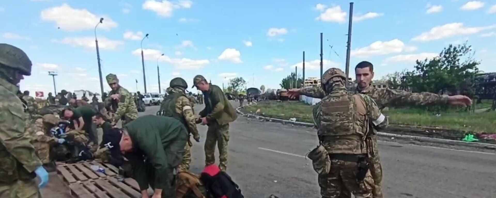 استسلام آخر مجموعة من المسلحين الأوكرانيين من آزوفستال، أوكرانيا  - سبوتنيك عربي, 1920, 04.07.2022