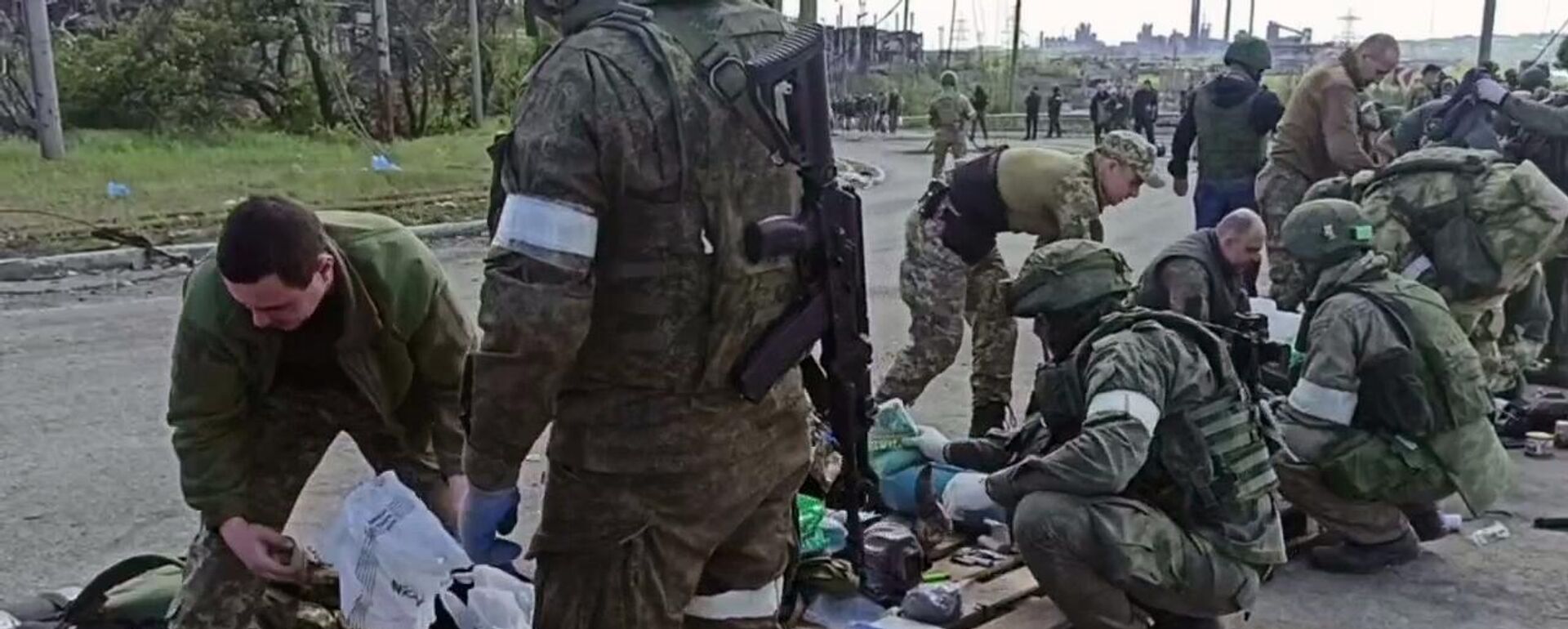 استسلام آخر مجموعة من المسلحين الأوكرانيين من آزوفستال، أوكرانيا  - سبوتنيك عربي, 1920, 06.11.2025