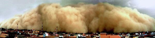 العاصفة الرملية تضرب مدينة بيكانير في ولاية راجاستان غربي الهند،4   أبريل/نيسان عام 2010 - سبوتنيك عربي