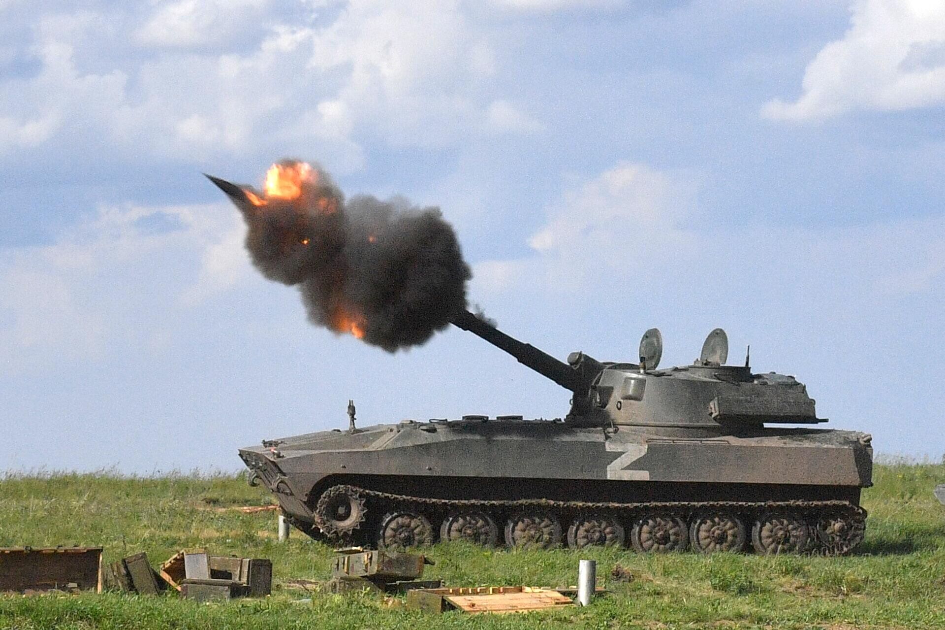 مدفع ذاتي الحركة من نوع غفوزديكا تابع لقوات جمهورية دونيتسك الشعبية - سبوتنيك عربي, 1920, 28.09.2022