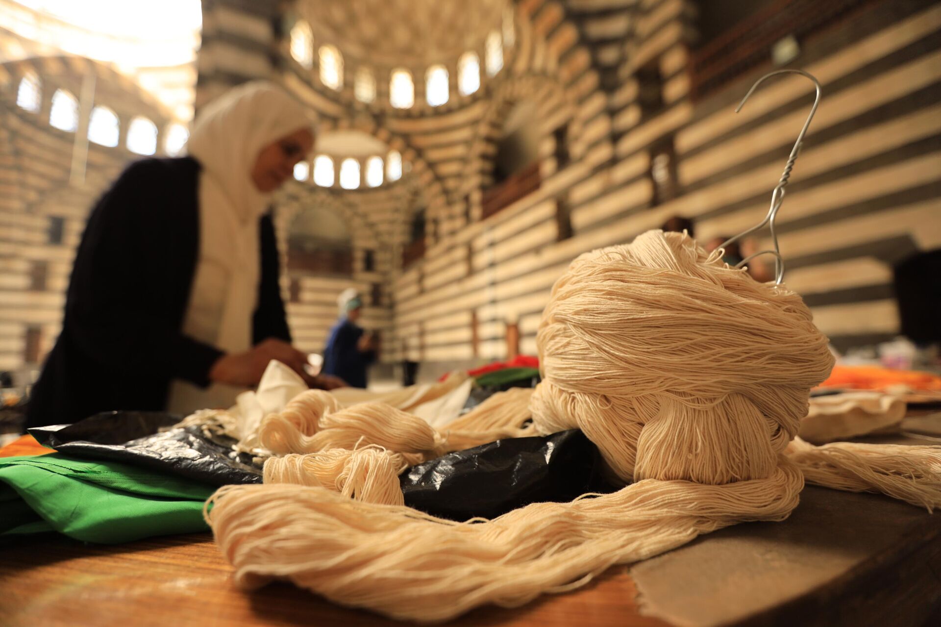 شمسة بلال آخر الأميرات.. ثمانينية سورية غازلت صر الحرير لـ 60 عاما
 - سبوتنيك عربي, 1920, 29.05.2022