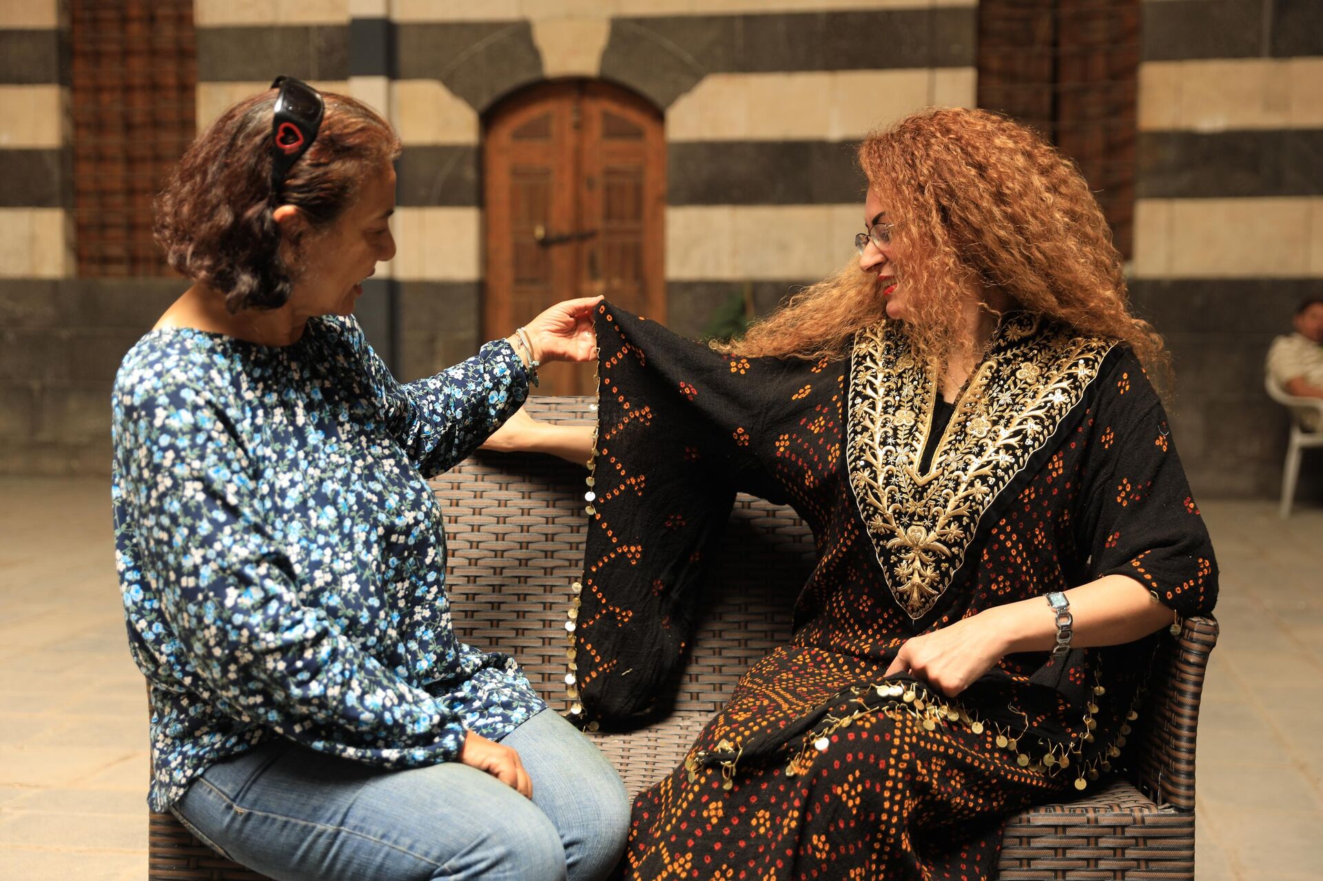 شمسة بلال آخر الأميرات.. ثمانينية سورية غازلت صر الحرير لـ 60 عاما
 - سبوتنيك عربي, 1920, 29.05.2022