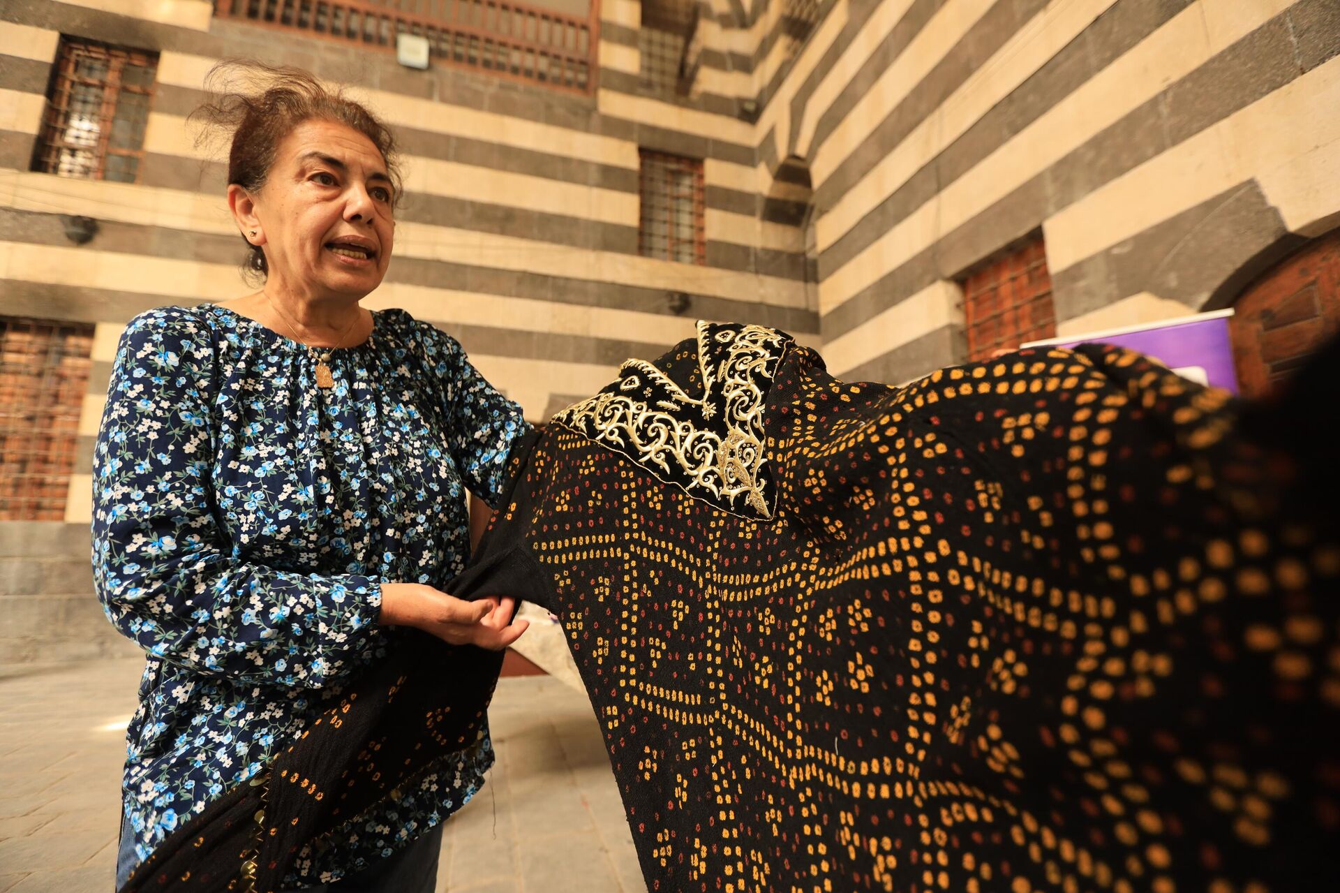 شمسة بلال آخر الأميرات.. ثمانينية سورية غازلت صر الحرير لـ 60 عاما
 - سبوتنيك عربي, 1920, 29.05.2022