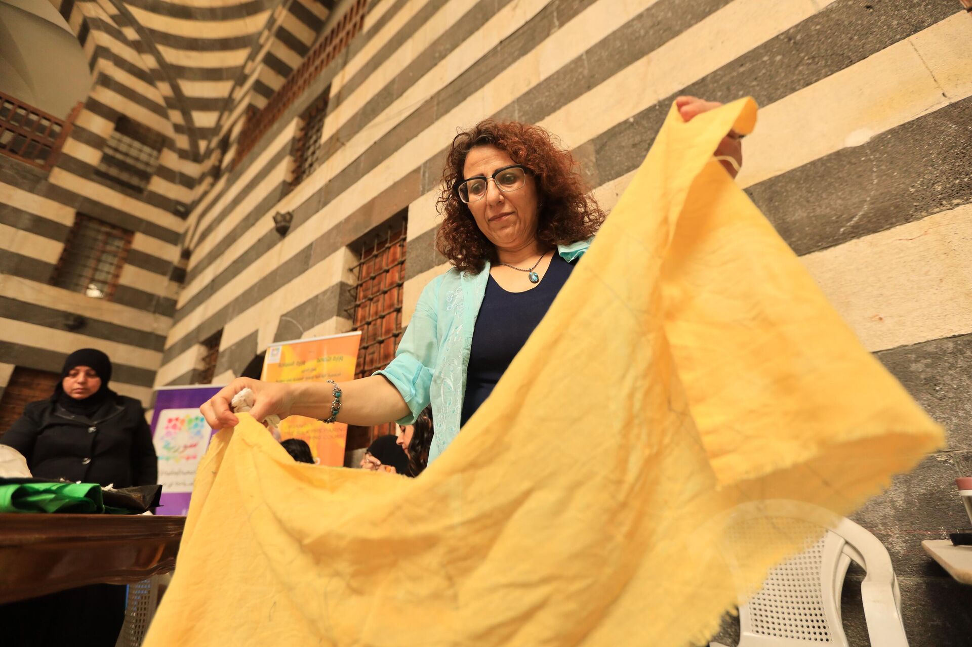 شمسة بلال آخر الأميرات.. ثمانينية سورية غازلت صر الحرير لـ 60 عاما
 - سبوتنيك عربي, 1920, 29.05.2022