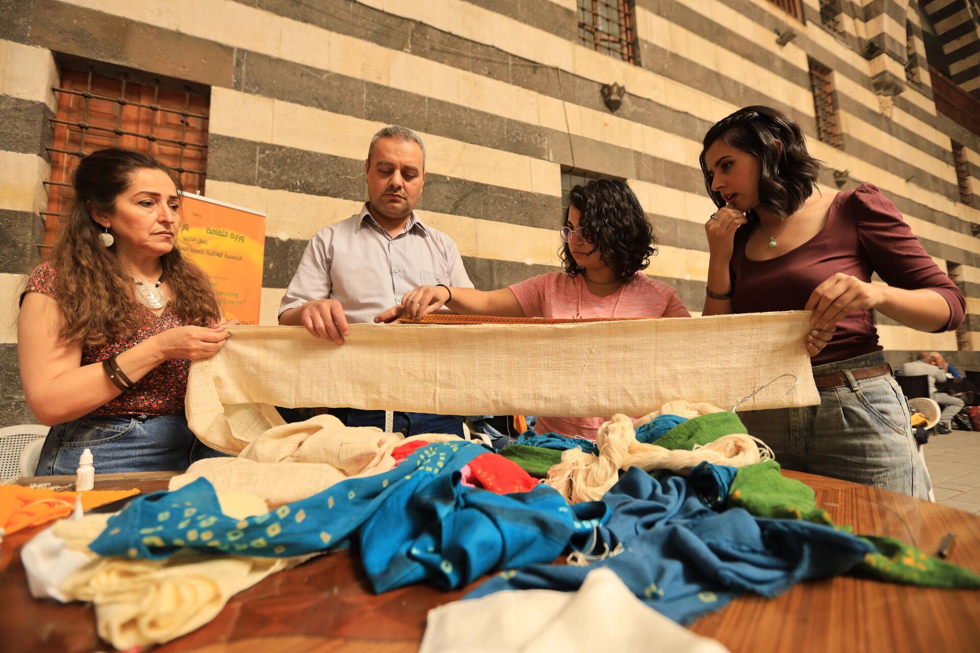 شمسة بلال آخر الأميرات.. ثمانينية سورية غازلت صر الحرير لـ 60 عاما
 - سبوتنيك عربي, 1920, 29.05.2022