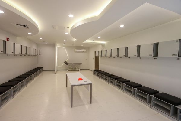 غرفة تغيير الملابس في جامعة قطر (Qatar University) بالعاصمة الدوحة، قطر 30 مايو 2022. - سبوتنيك عربي