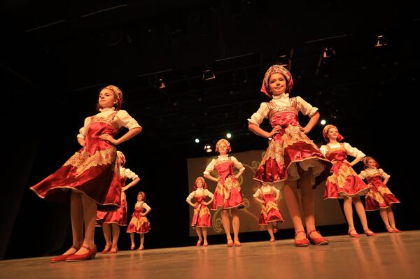 الباليه الروسي يزين مسرح الحمراء في دمشق بمناسبة يوم الطفل، سوريا - سبوتنيك عربي