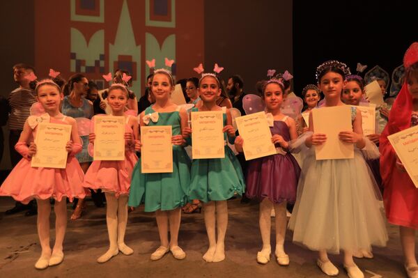 الباليه الروسي يزين مسرح الحمراء في دمشق بمناسبة يوم الطفل، سوريا - سبوتنيك عربي