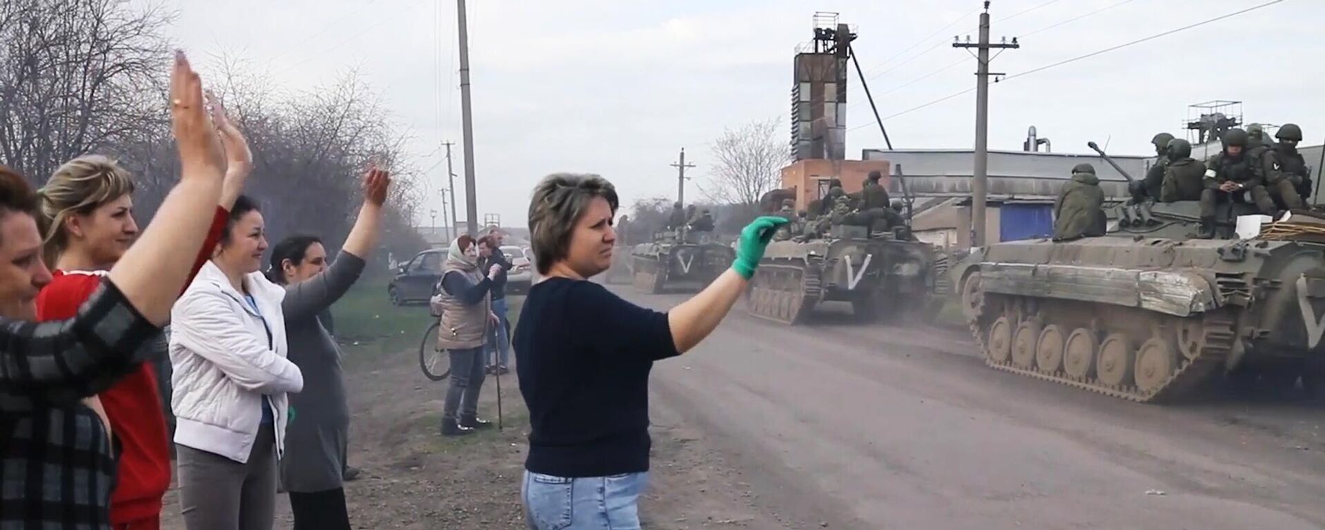 القوات الروسية تسير في الأراضي المحررة بمقاطعة خاركوف الأوكرانية - سبوتنيك عربي, 1920, 13.07.2025