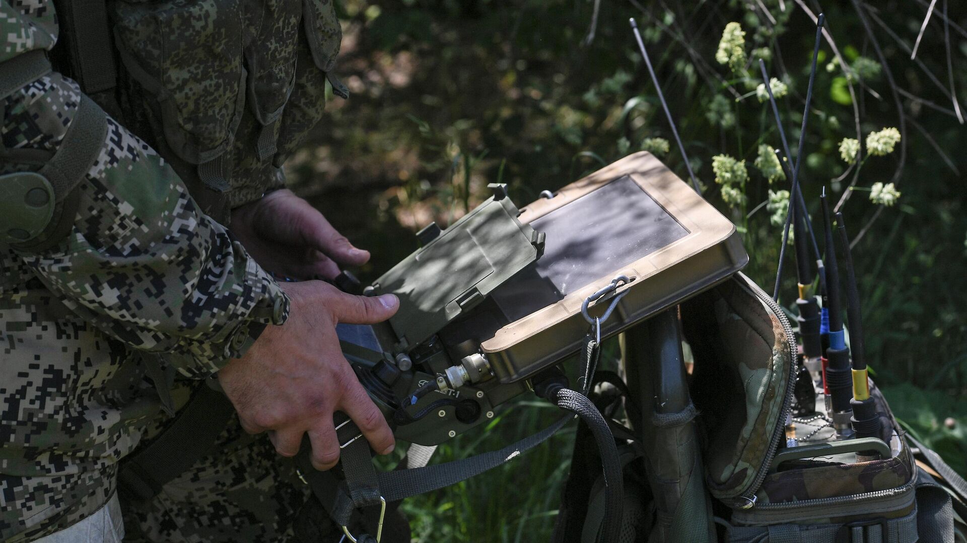قوات الجيش الروسي تقوم بتفكيك وإزالة ألغام القوات المسلحة الأوكرانية في آزوفستال، ماريوبول - سبوتنيك عربي, 1920, 11.10.2022