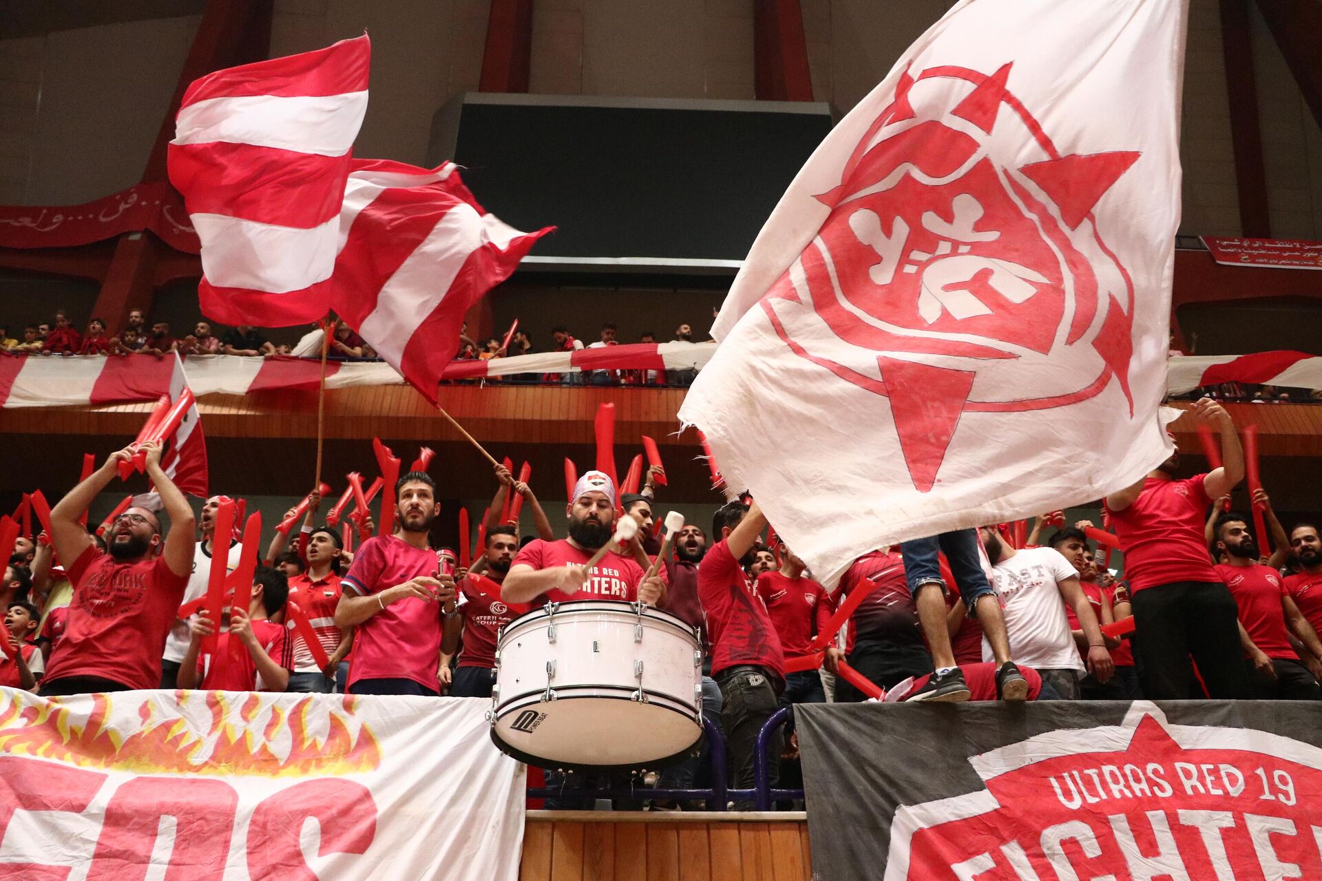 رئيس اتحاد (كرة السلة) مبررا شغب الملاعب: السوريون ينفسون عن غضبهم في المدرجات رئيس اتحاد (كرة السلة) مبررا شغب الملاعب: السوريون ينفسون عن غضبهم في المدرجات - سبوتنيك عربي, 1920, 07.06.2022