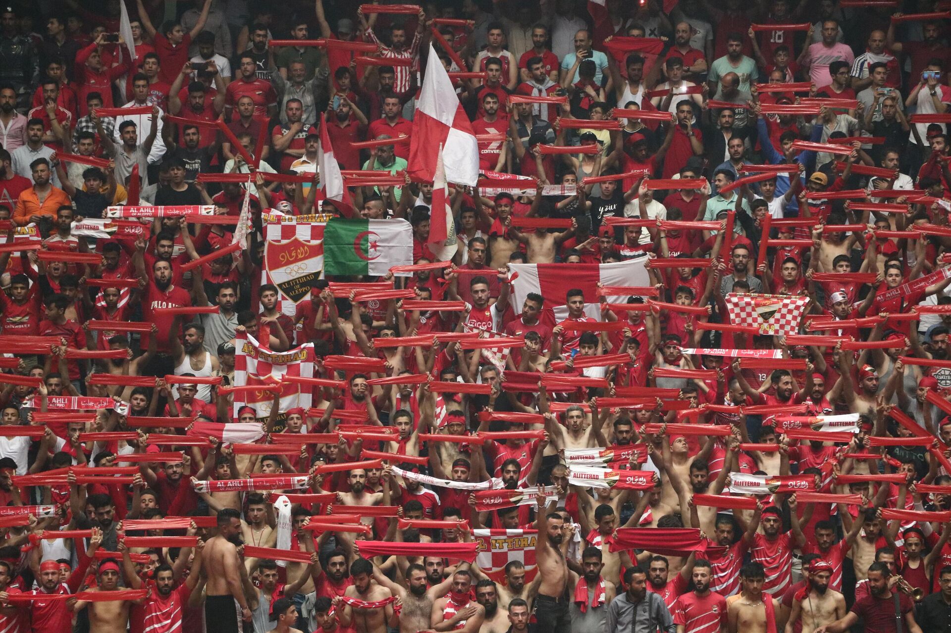 رئيس اتحاد (كرة السلة) مبررا شغب الملاعب: السوريون ينفسون عن غضبهم في المدرجات رئيس اتحاد (كرة السلة) مبررا شغب الملاعب: السوريون ينفسون عن غضبهم في المدرجات - سبوتنيك عربي, 1920, 07.06.2022