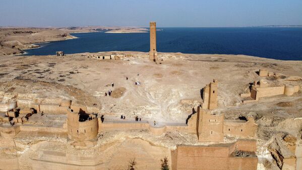 منظر جوي لقلعة جعبر في خزان بحيرة الأسد بمحافظة الرقة السورية، 3 يونيو 2022  - سبوتنيك عربي