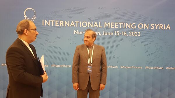 علي أصغر خاجي، كبير مساعدي وزير خارجية ايران على هامش الاجتماع الدولي الثامن عشر حول سوريا في إطار عملية أستانا في كازاخستان  - سبوتنيك عربي