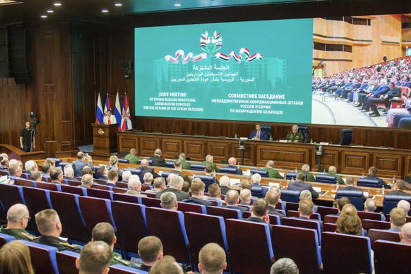 كلمة رئيس هيئة التنسيق السورية الروسية ، الجنرال ميخائيل ميزينتسيف ، في اجتماع مشترك لمقر التنسيق بين الإدارات في سوريا وروسيا (16 يونيو 2022) كلمة رئيس هيئة التنسيق السورية الروسية ، الجنرال ميخائيل ميزينتسيف ، في اجتماع مشترك لمقر التنسيق بين الإدارات في سوريا وروسيا (16 يونيو 2022) - سبوتنيك عربي