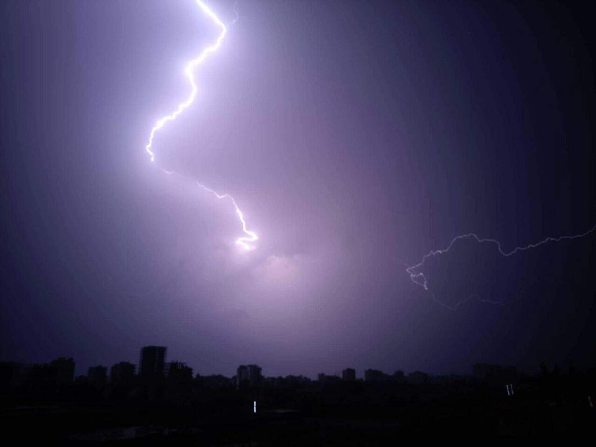 عاصفة قوية تضرب الساحل السوري وتسبب دمارا كبيرا - سبوتنيك عربي, 1920, 25.06.2022