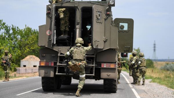 جنود من القوات المسلحة الروسية في القطاع الجنوبي من العملية العسكرية الخاصة في أوكرانيا، 27 يونيو 2022 - سبوتنيك عربي