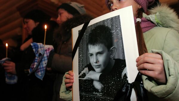 Панихида по 12-летнему Н.Русову, погибшему в результате обстрела Донецка украинскими силовиками - سبوتنيك عربي