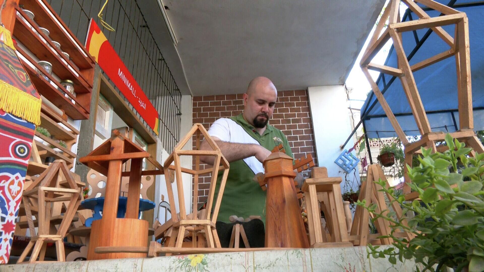 مهندس معماري يُبدع في صناعة المشغولات الخشبية  - سبوتنيك عربي, 1920, 29.06.2022