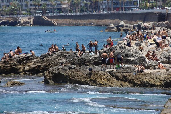 لبنان... المنتجعات السياحية لحاملي الدولار والمقتدرين والشواطئ الشعبية لعامة الناس - سبوتنيك عربي