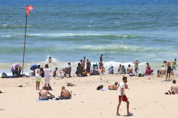 لبنان... المنتجعات السياحية لحاملي الدولار والمقتدرين والشواطئ الشعبية لعامة الناس - سبوتنيك عربي