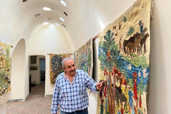 النسيج على النول... مصريات احترفن الرسم دون معلم بمركز صديق للبيئة - سبوتنيك عربي