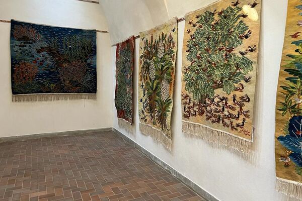 النسيج على النول... مصريات احترفن الرسم دون معلم بمركز صديق للبيئة - سبوتنيك عربي