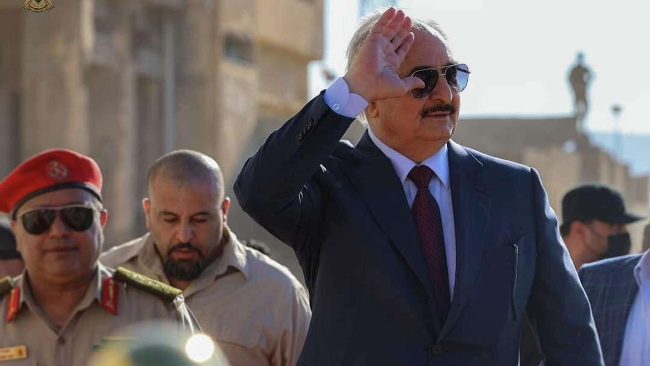 حفتر يدعو الشعب الليبي إلى "التحرك السلمي المنظم" لإنهاء الأزمة السياسية بالبلاد