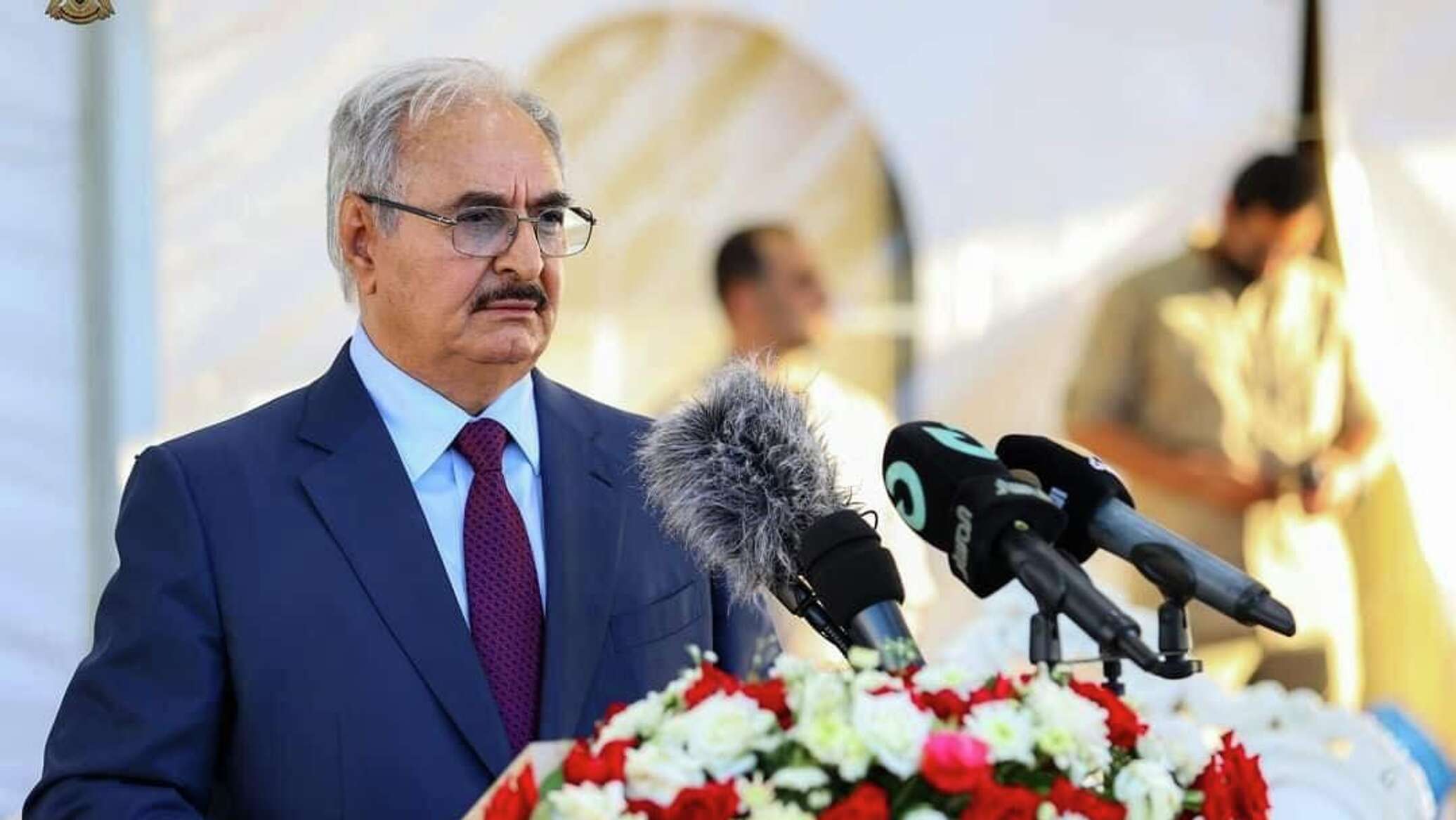 حفتر يحذر من تهديدات الأزمة السياسية لوحدة ليبيا ويدعو الشعب لتقرير مصيره