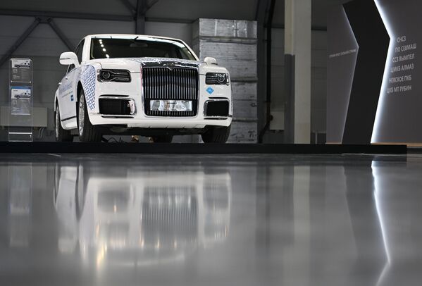 سيارة Aurus Hydrogen الروسية في مركز لإقامة المعارض يكاترينبورغ-إكسبو، 6 يوليو 2022 - سبوتنيك عربي