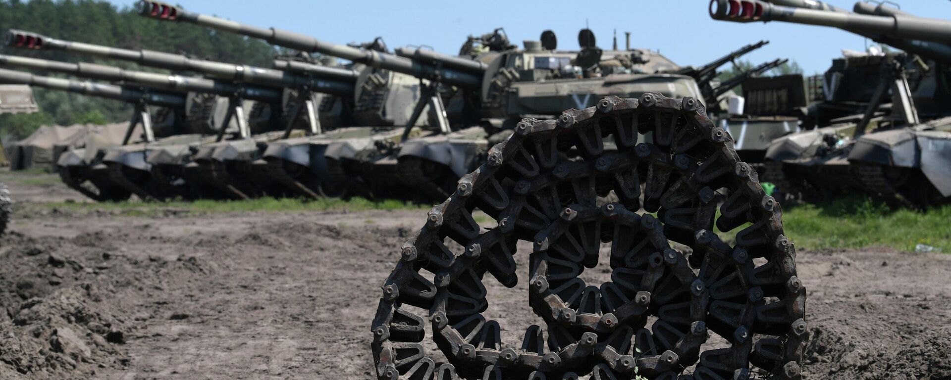 آليات عسكرية تابعة للوحدات الهندسية التابعة للجيش الروسي في منطقة العملية العسكرية الخاصة - سبوتنيك عربي, 1920, 24.10.2022