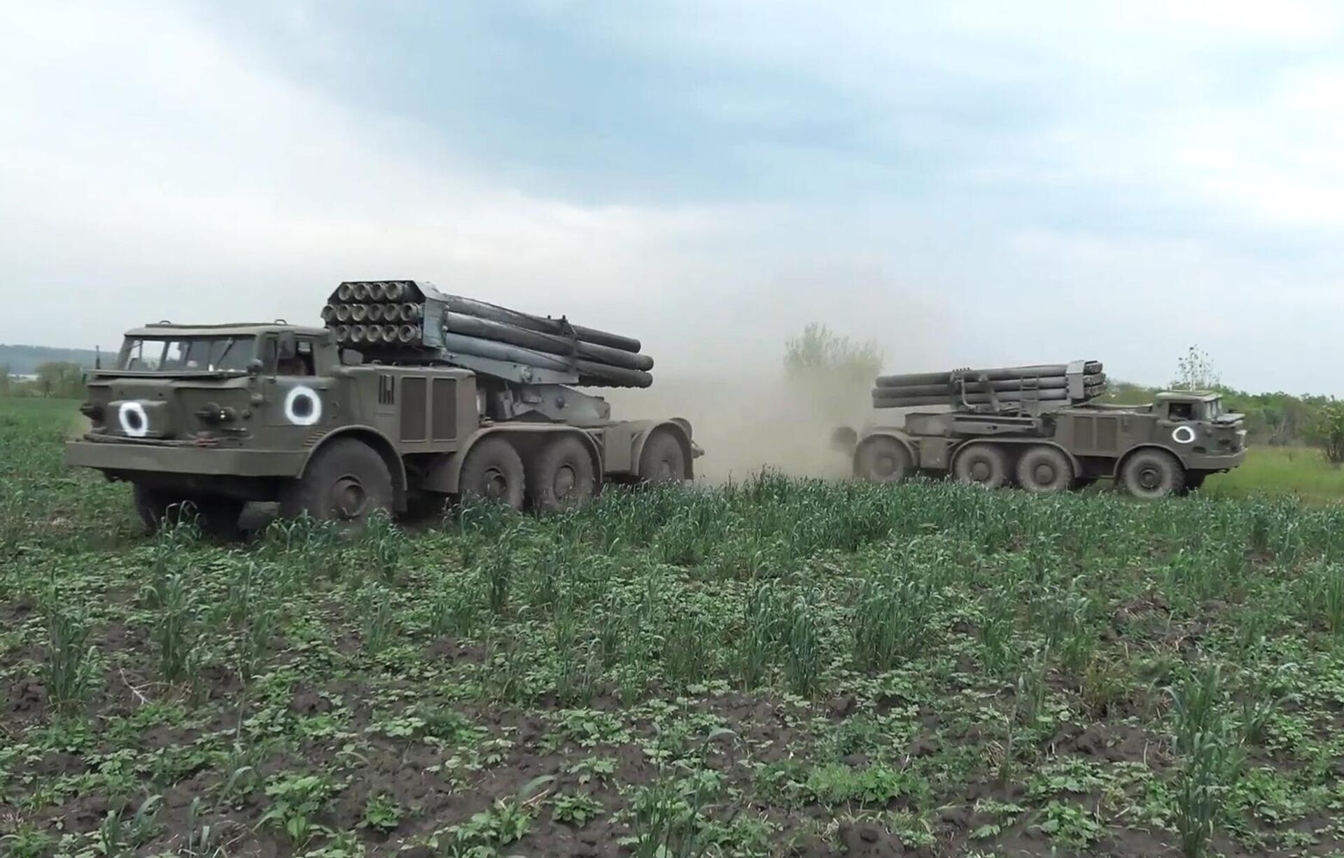 يستعد جنود المجموعة القتالية العسكرية О لإطلاق صاروخ متعدد نظام أوراغان لضرب مواقع القوات المسلحة الأوكرانية خلال العملية العسكرية الخاصة - سبوتنيك عربي, 1920, 12.07.2022