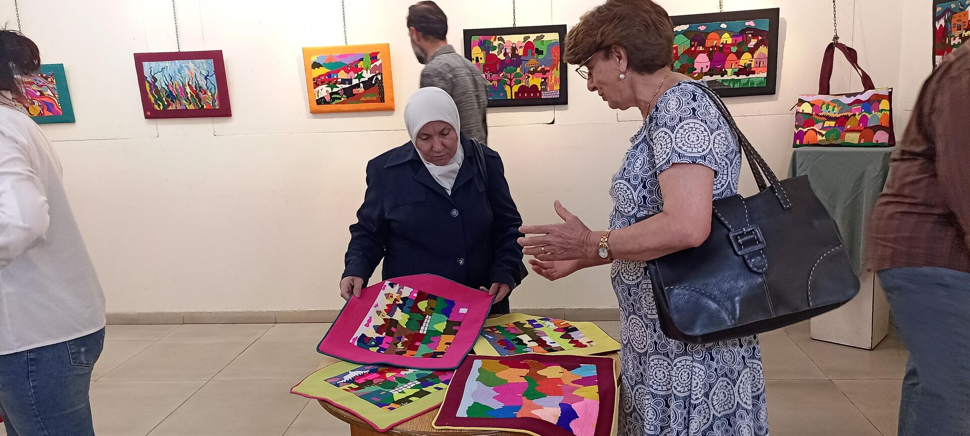 بالإبرة والخيط.. (هايكة فيبر) تحيي تراث الريف السوري وتوثق فظائع الإرهاب بحق سكانه بالإبرة والخيط.. (هايكة فيبر) تحيي تراث الريف السوري وتوثق فظائع الإرهاب بحق سكانه - سبوتنيك عربي, 1920, 14.07.2022