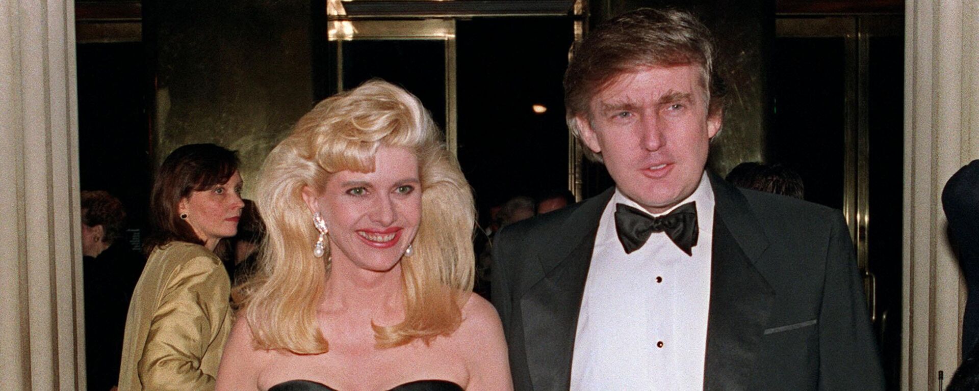 الرئيس الأمريكي السابق، دونالد ترامب، مع زوجته الأولى، إيفانا ترامب، في عام 1989 - سبوتنيك عربي, 1920, 16.07.2022