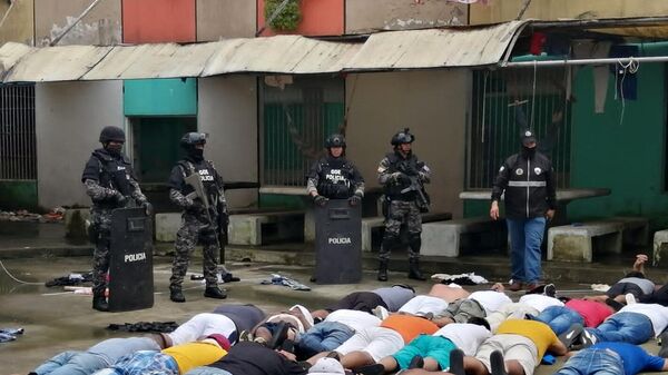 صورة للشرطة الإكوادورية في سجن بيلافيستا الذي قتل فيه 44 نزيلا خلال شجار في 9 مايو 2022 - سبوتنيك عربي