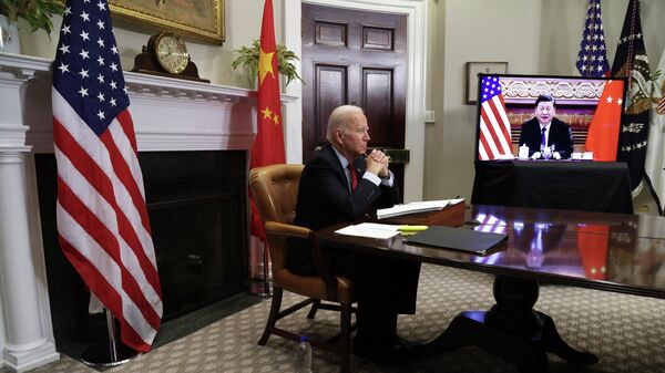 الرئيس الأمريكي جو بايدن يتحدث مع نظيره الصيني شي جين بينغ - سبوتنيك عربي