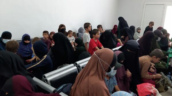 طاجيكستان تتسلم 146 طفل وإمرأة من مخيمات داعش شرقي سوريا - سبوتنيك عربي