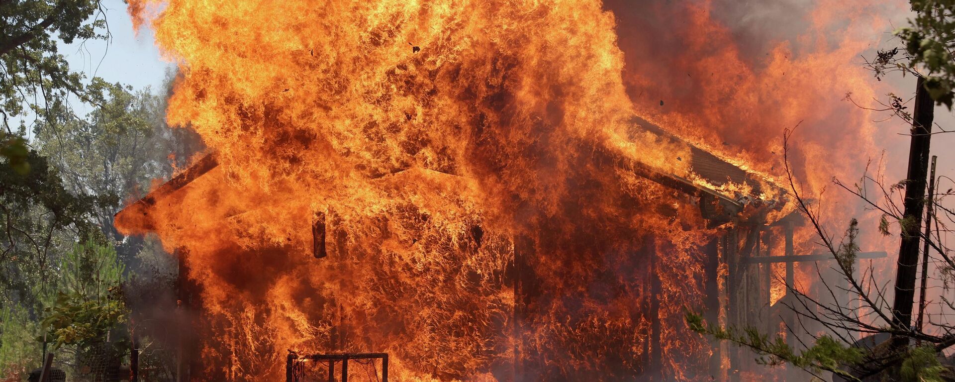 حرائق هائلة تشتعل في ماريبوسا، ولاية كاليفورنيا، الولايات المتحدة 23 يوليو 2022 - سبوتنيك عربي, 1920, 20.08.2022