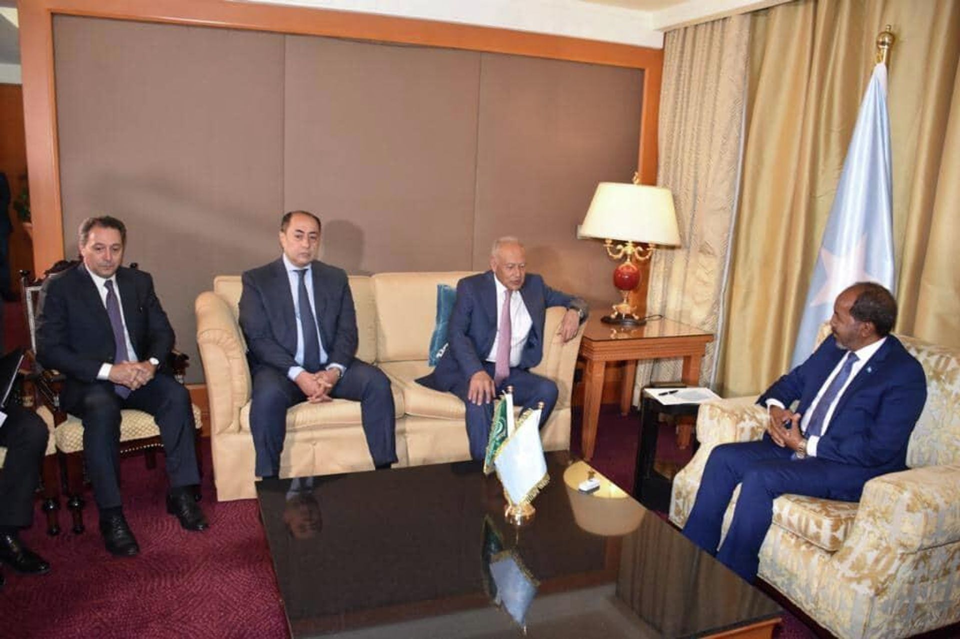 الأمين العام لجامعة الدول العربية، أحمد أبو الغيط، يلتقي الرئيس الصومالي، حسن شيخ محمود في مقر الجامعة العربية، القاهرة، 26 يوليو/ تموز 2022 - سبوتنيك عربي, 1920, 26.07.2022